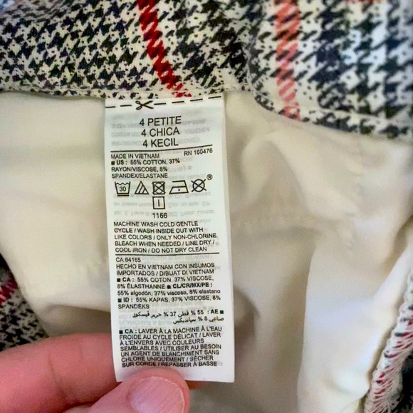 Old Navy Pixie Pants, Size 4P, Cropped/Flare Above Ankle - Picture 4 of 4